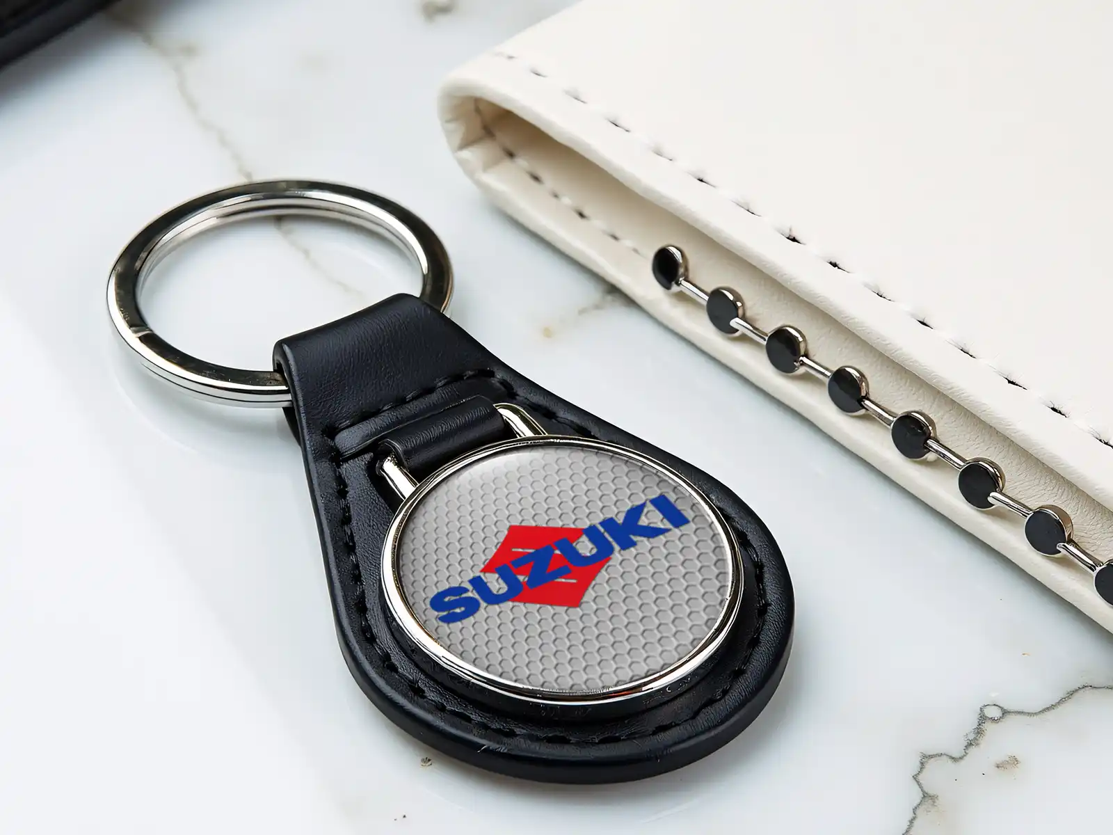 Suzuki Anillos Hombres Cuero Firme Look Fuerza